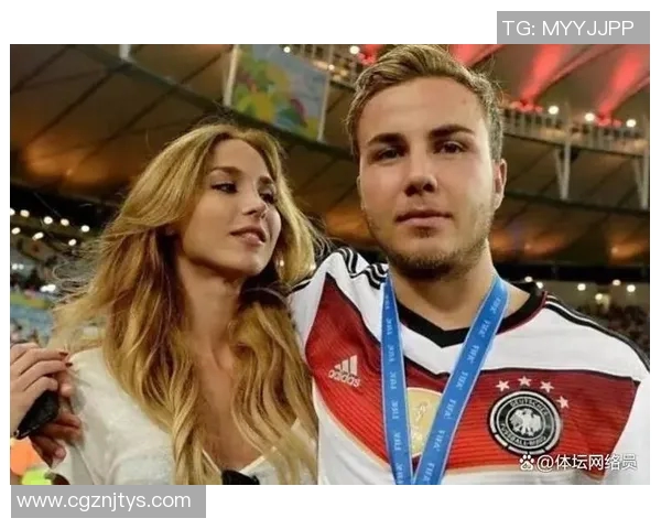 足球场上闪耀球星背后的她们 美丽与智慧并存的足球人妻生活