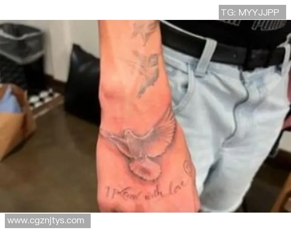 足球球星腕部纹身设计：独特象征与个性表达的完美结合