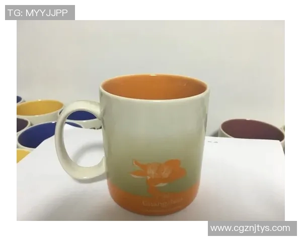 世界杯足球赛事与星巴克联名咖啡杯限量版展现全球热情与激情碰撞